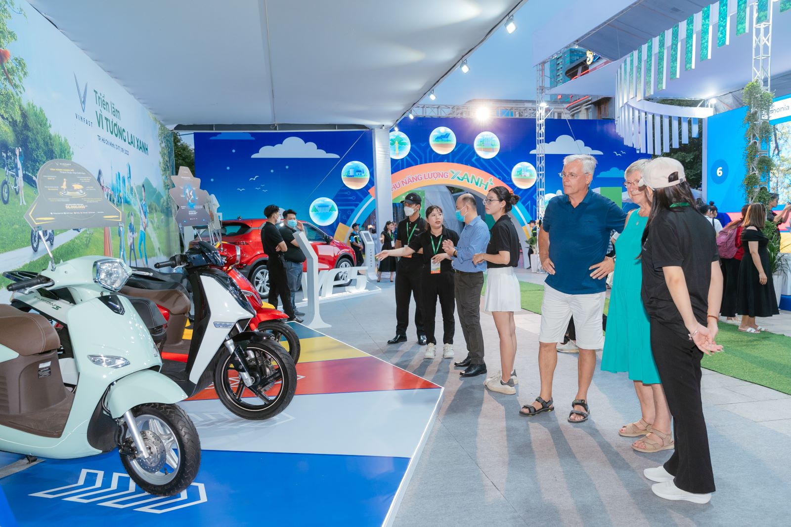 Xe máy điện VinFast nhận được sự quan tâm của đông đảo khách hàng tại Triển lãm Green Growth Show 2023