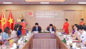 Ong Nguyen Thanh De Vu truong Vu Giao duc the chat va ong Ly Minh Tuan Giam doc Quy Thien Tam ky ket thoa thuan hop tac