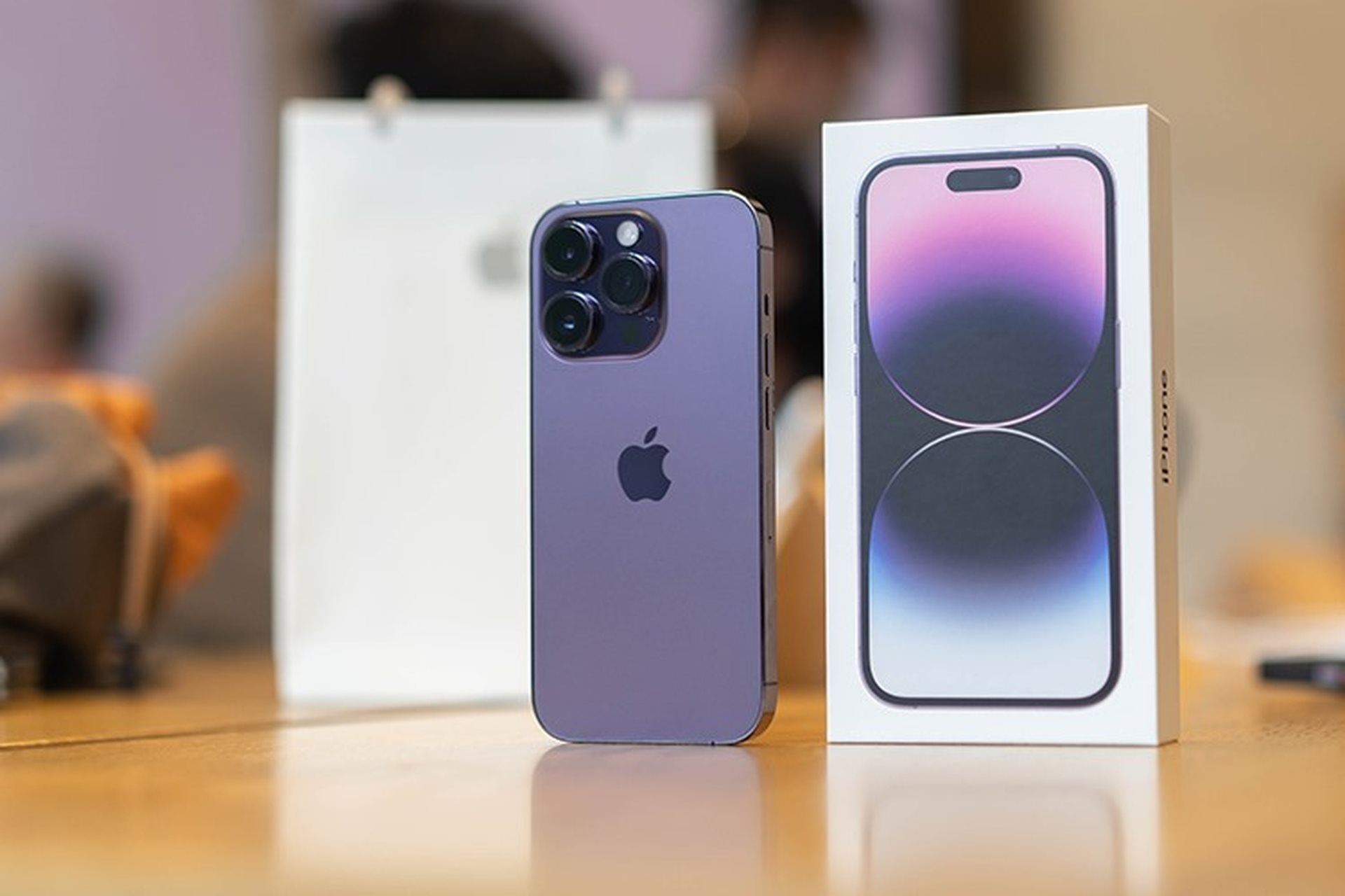 2022 9 16 637989487129364589 iphone 14 pro purple cover 1
