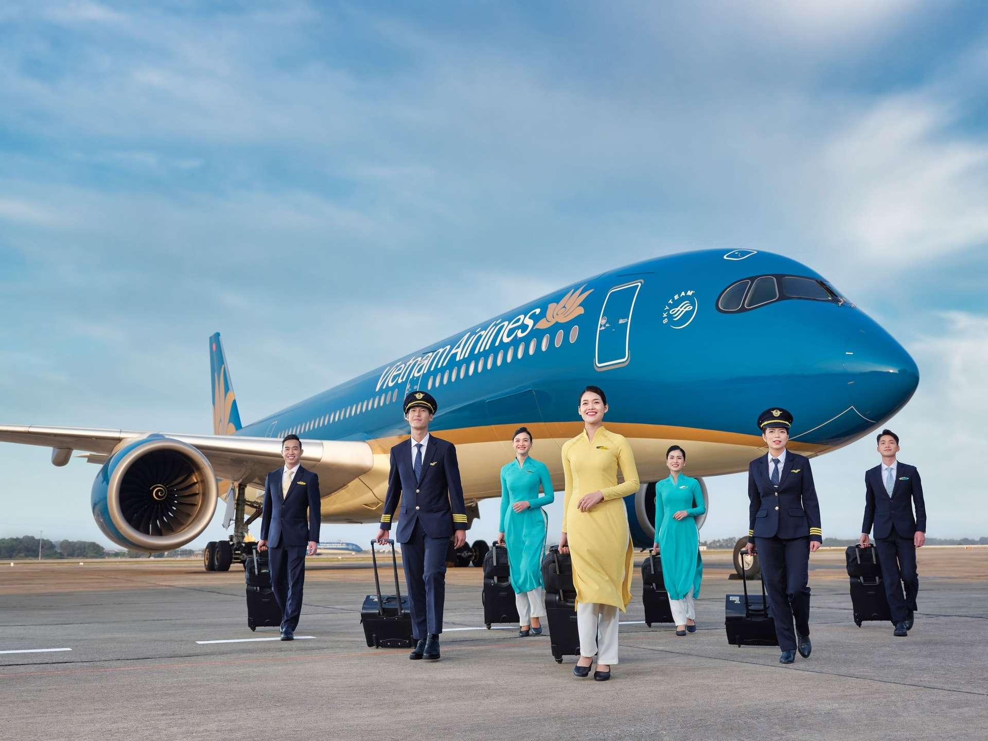 Vietnam Airlines chính thức thoát âm vốn chủ sở hữu, công bố thu nhập lãnh đạo tăng mạnh 8 vn air